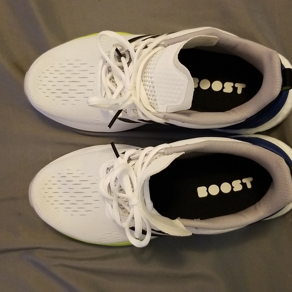 New size 5 kids Adidas - Picture 4 of 4